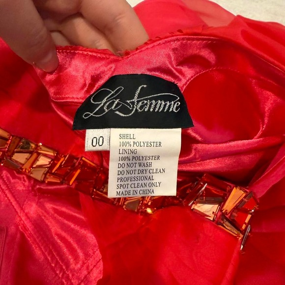 Stunning La Femme red strapless formal gown - Picture 8 of 8